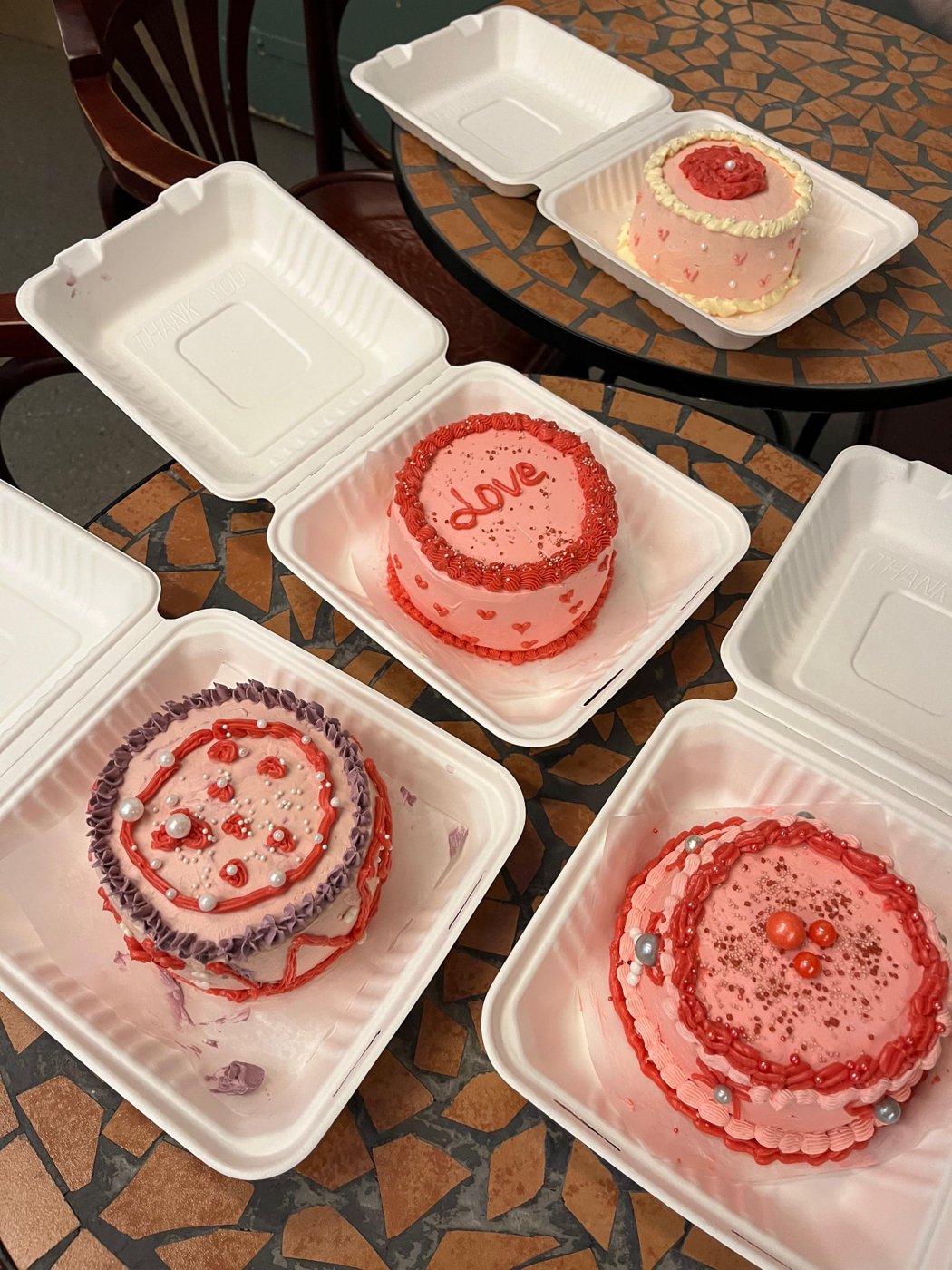 Bento cakes rouges et roses sur le thème de l'amour
